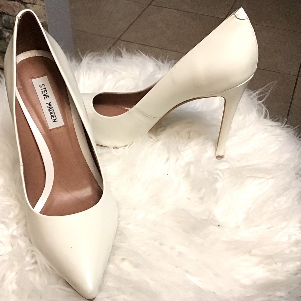Steve Maddens White Women’s shoes in size 10.